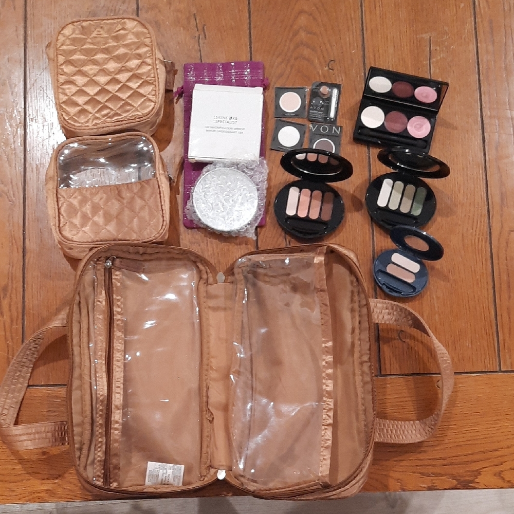 AVON Makeup Travel Case & Eyeshadow Lot